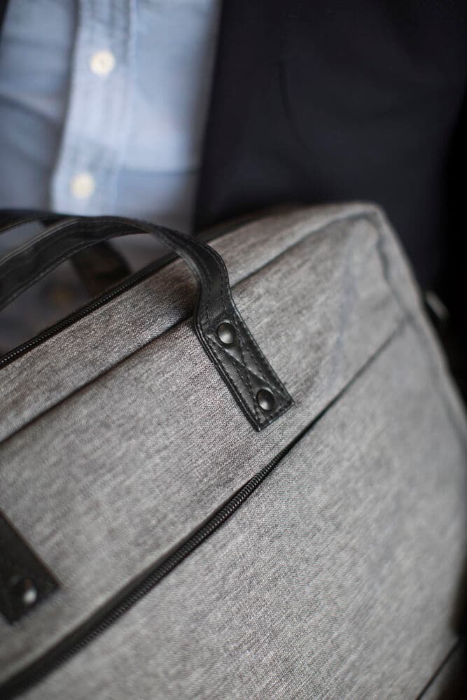 Urban Line Briefcase, På modell 1