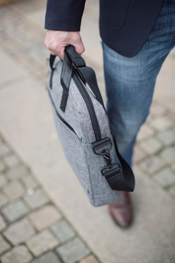 Urban Line Briefcase, På modell 3