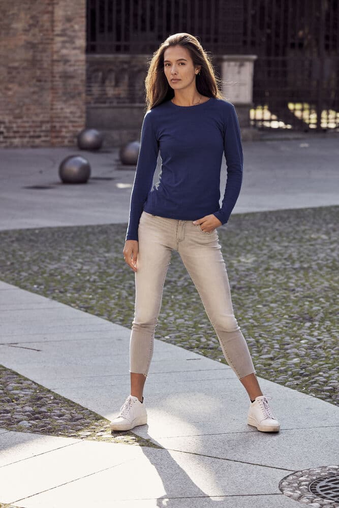 Basic-T L/S Women, På modell 1