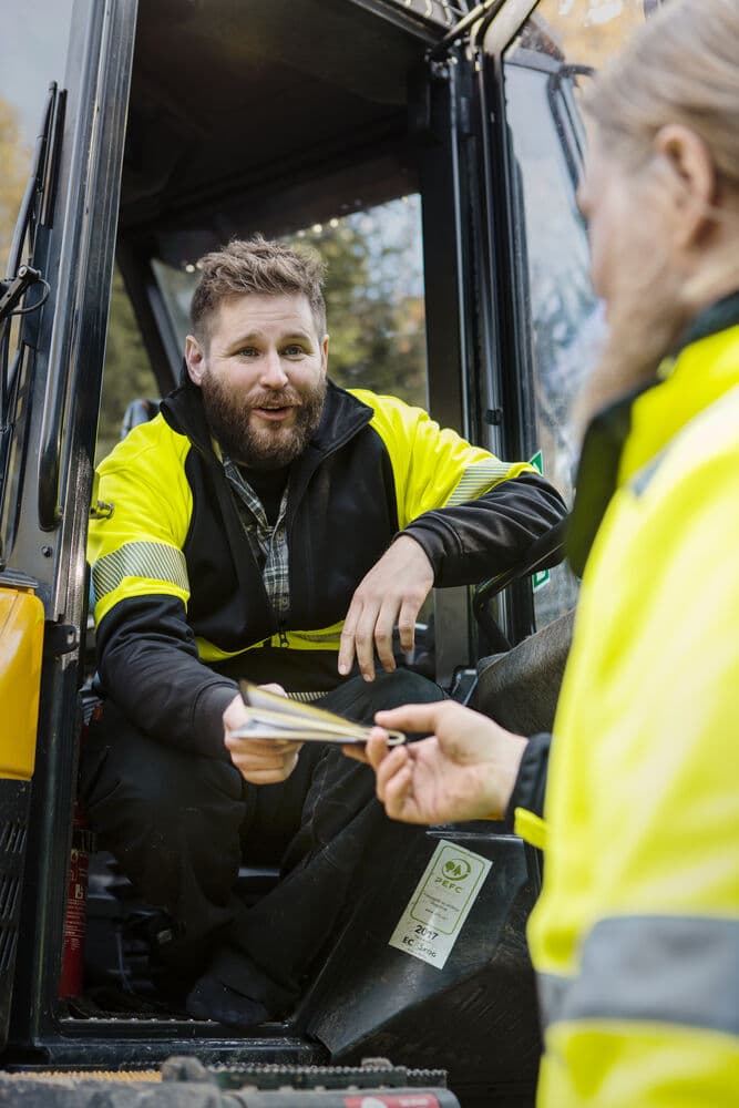 6120 Genser EN ISO 20471 Kl 1, På modell 2