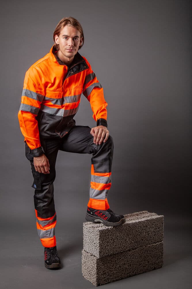 6530 Arbeidsbukse EN ISO 20471 Kl 1, På modell 1