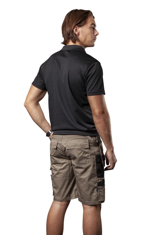 5535 HÅNDVERKSHORTS, På modell 1