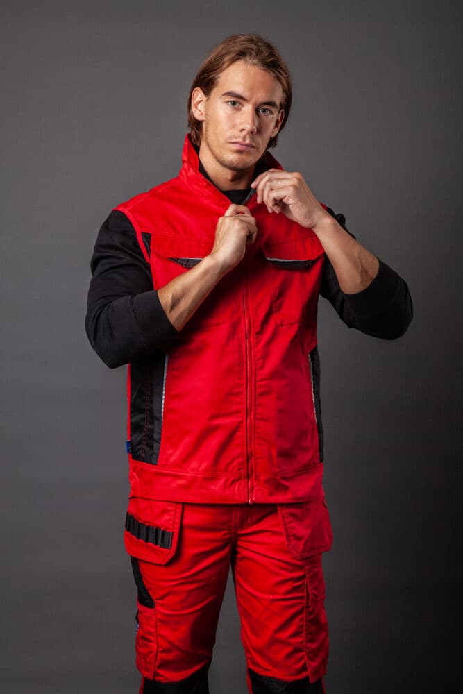 5706 VEST, På modell 1