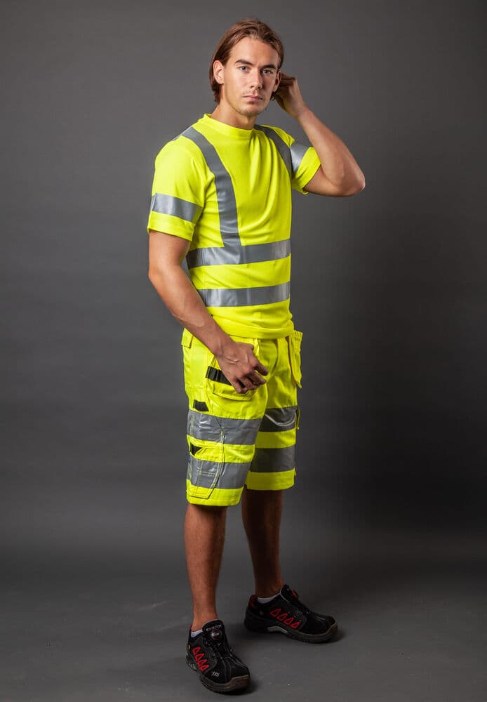 6535 Shorts EN ISO 20471 Kl 2/1, På modell 1