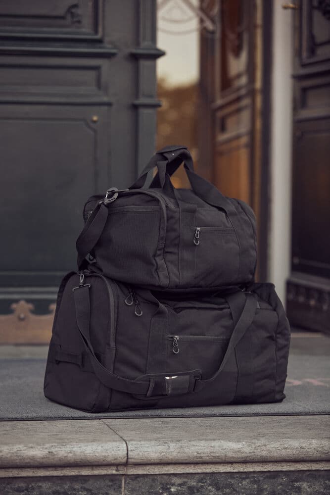 2.0 Travel Bag Medium, På modell 4