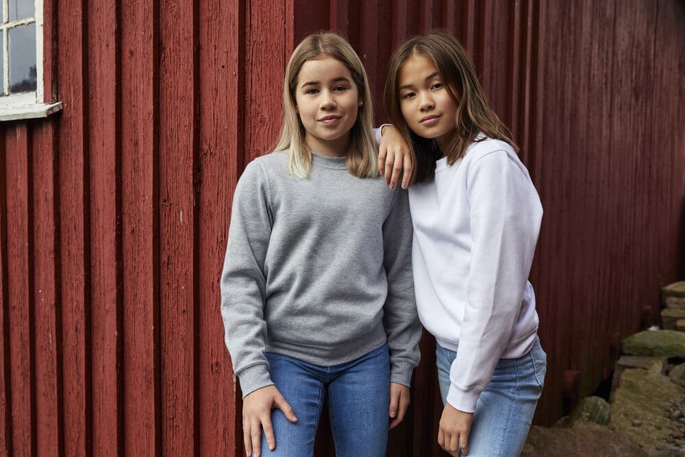 Basic Roundneck Junior, På modell 1