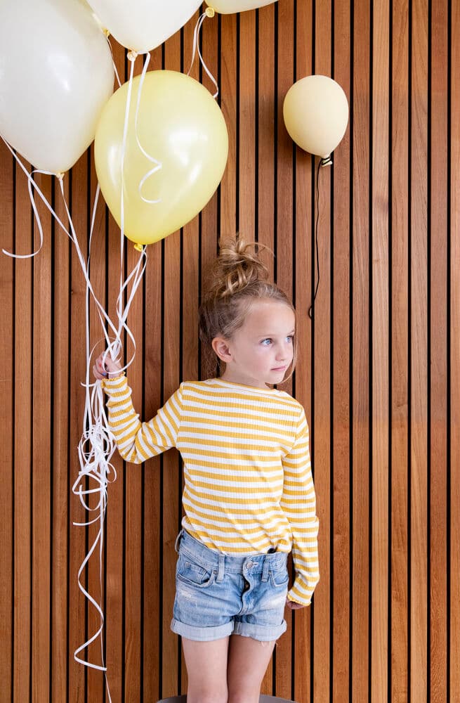 Balloon decoration S Yellow, På modell 1