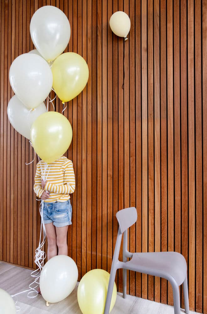 Balloon decoration S Yellow, På modell 2