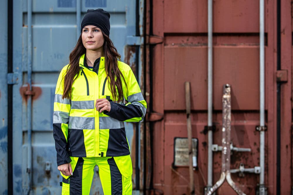 9037 Beanie, På modell 3
