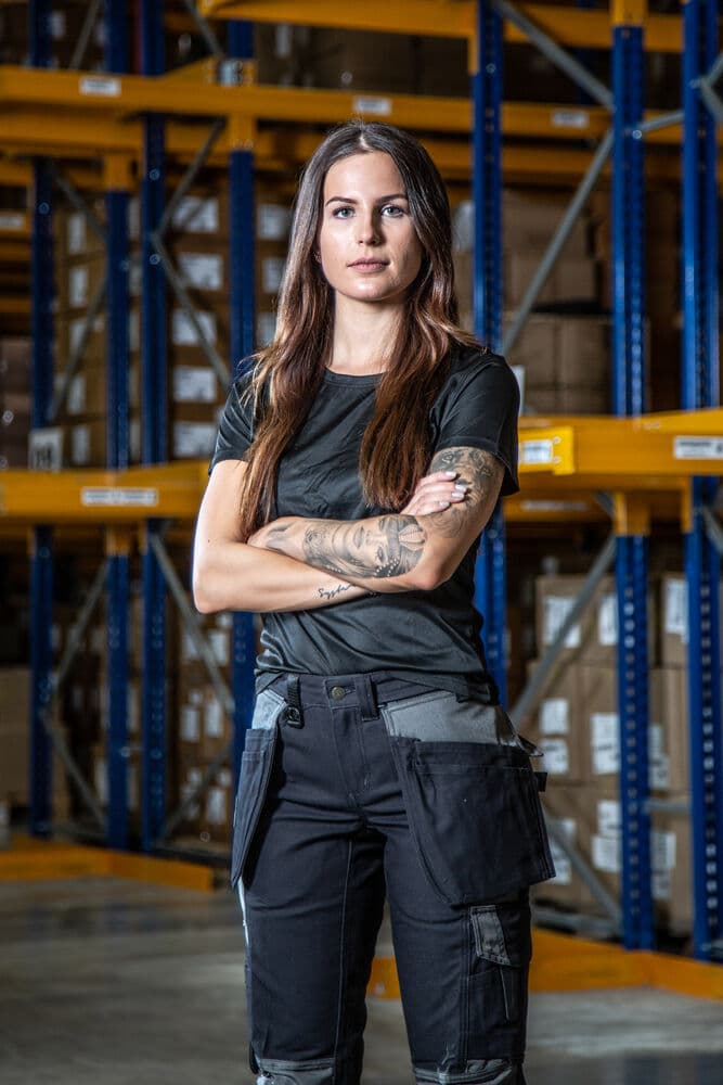 5522 ARBEIDSBUKSE DAME, På modell 2