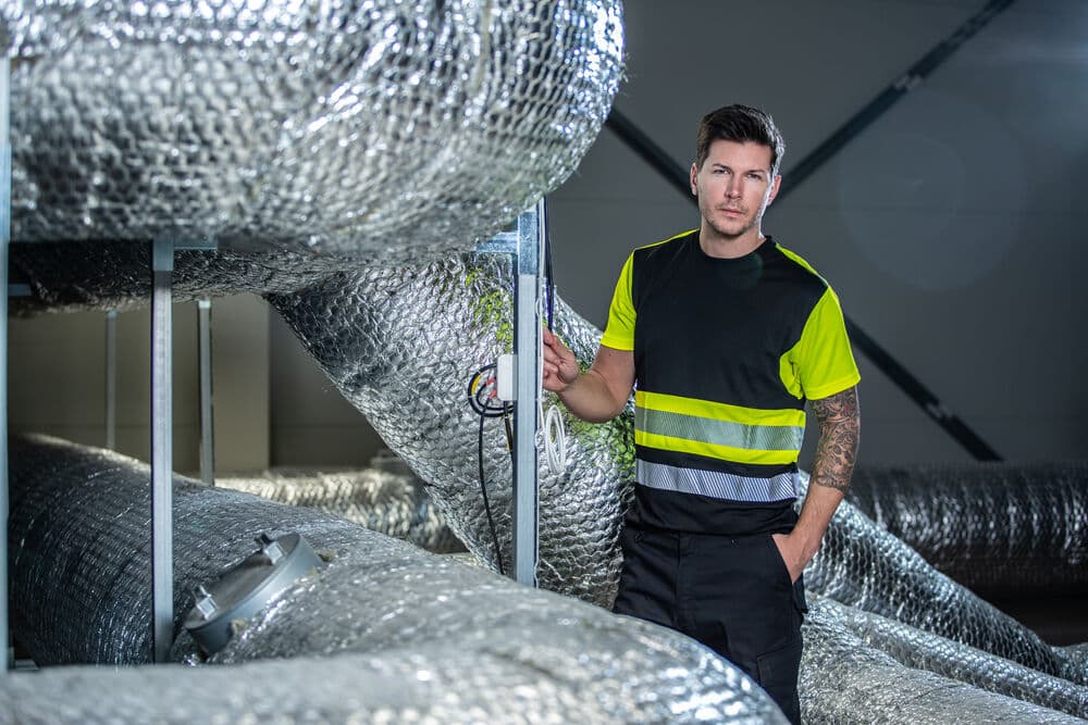 6020 T-skjorte EN ISO 20471 Kl 1, På modell 6