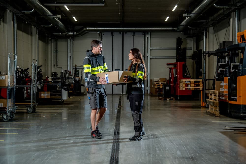5522 ARBEIDSBUKSE DAME, På modell 4