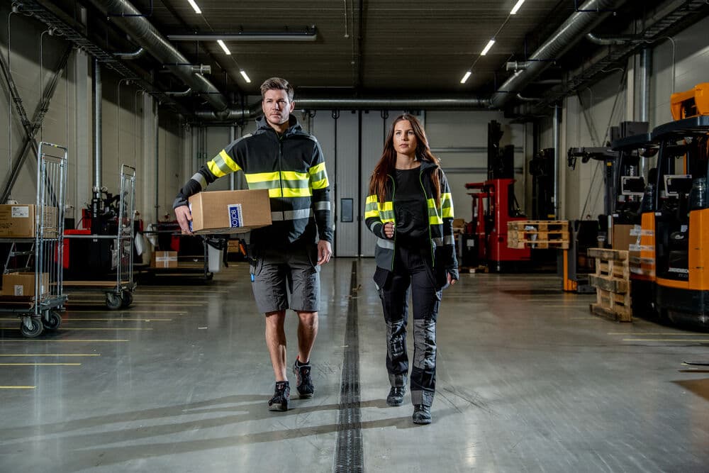 5522 ARBEIDSBUKSE DAME, På modell 5