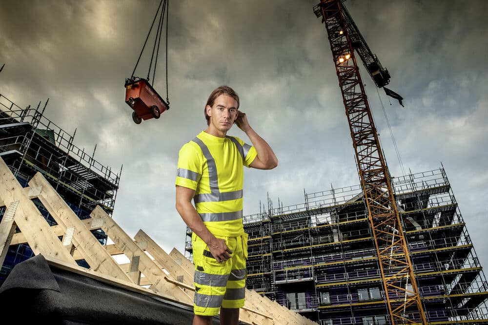 6535 Shorts EN ISO 20471 Kl 2/1, På modell 2