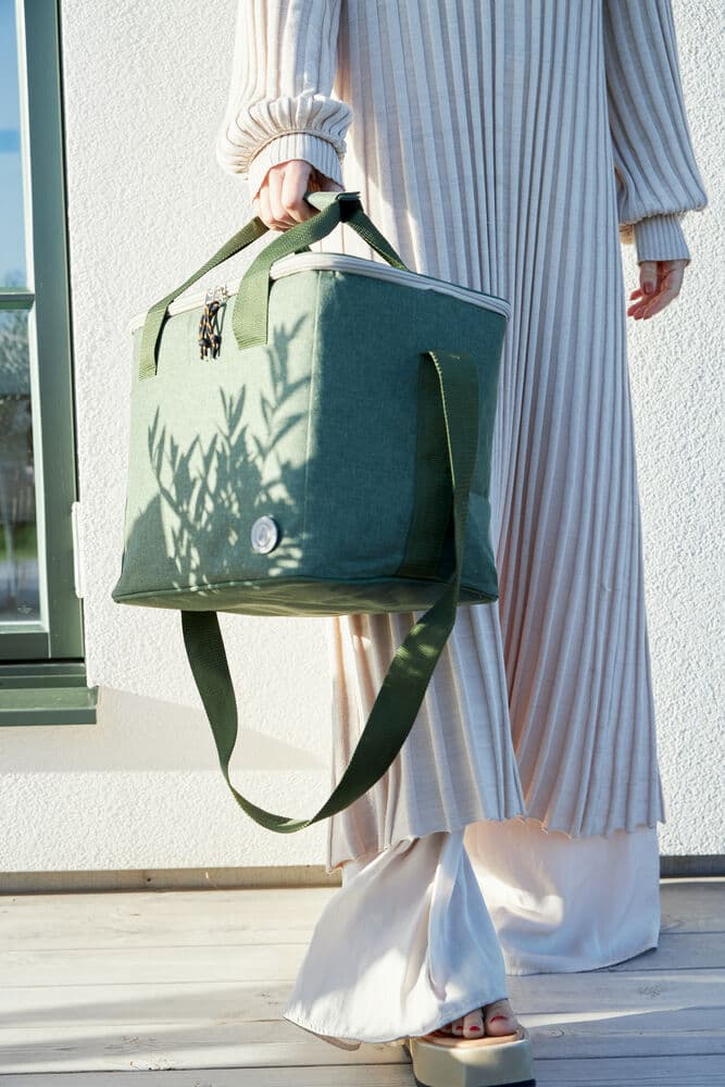 City Kjølebag stor, grønn, På modell 1