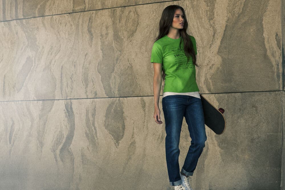 Heavy T-shirt Ladies, På modell 1
