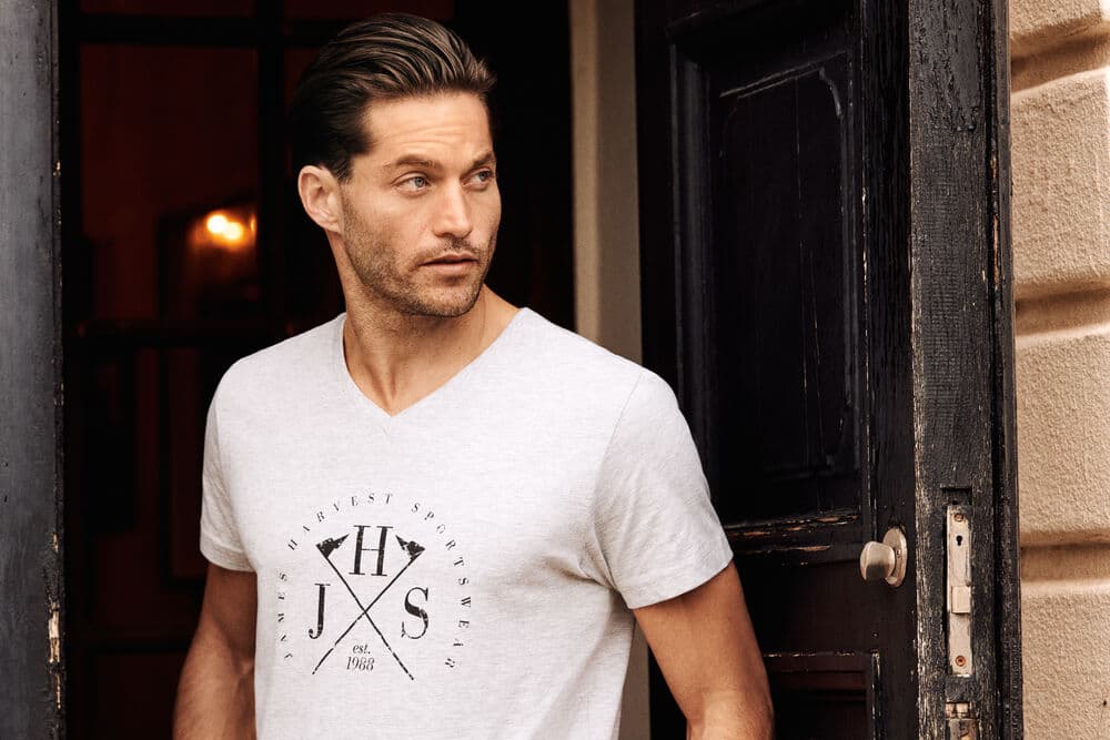 American V T-shirt, På modell 6