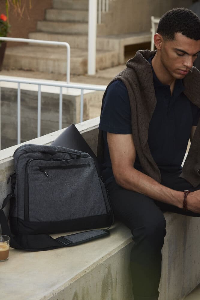 Laptop Bag, På modell 1