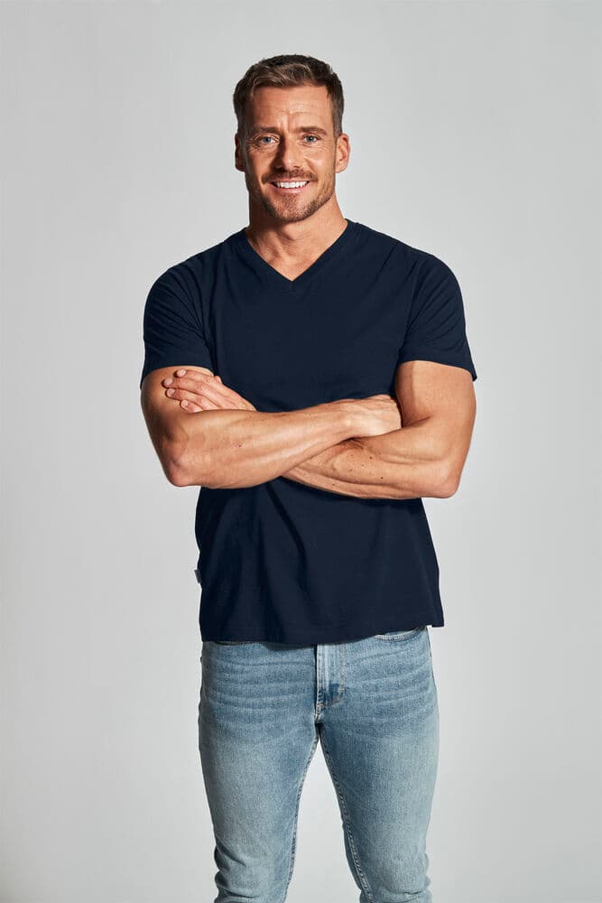 T-Shirt V-Neck Man, På modell 4