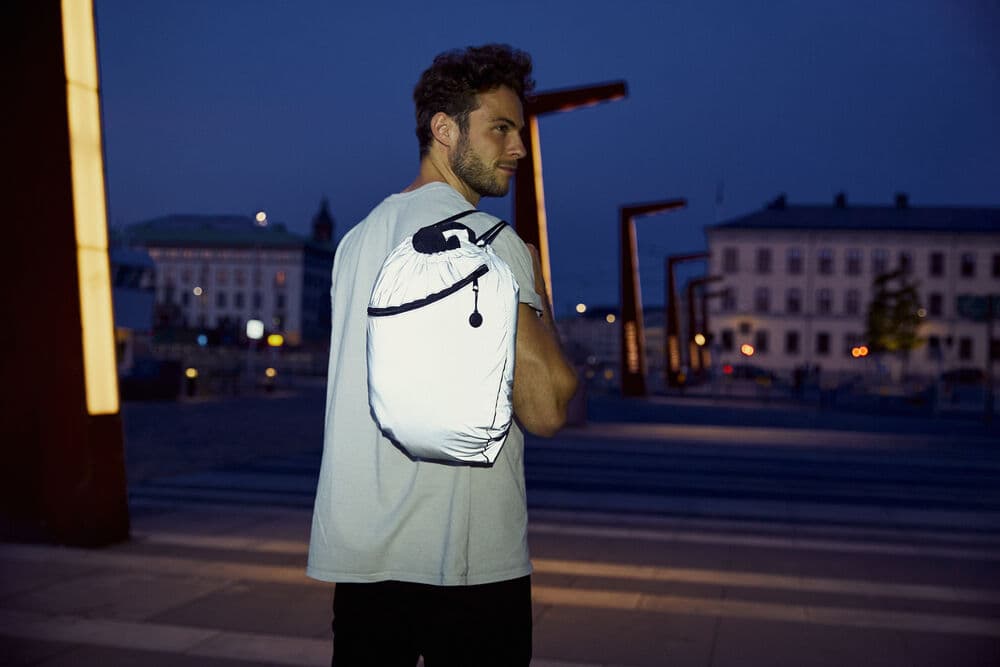 Smart Backpack Reflective, På modell 2