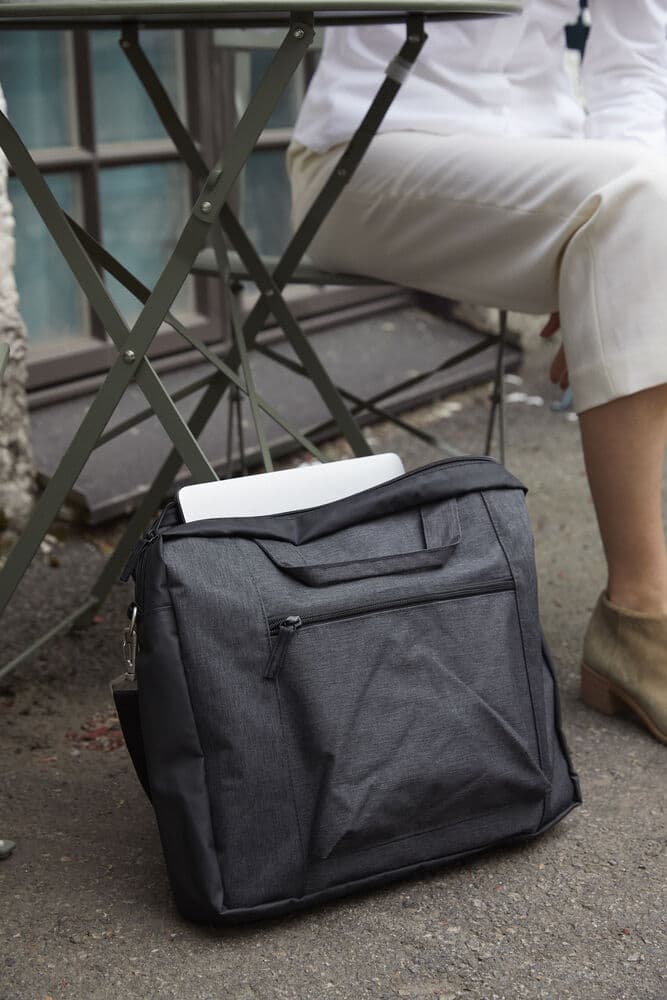 Prestige Briefcase, På modell 2