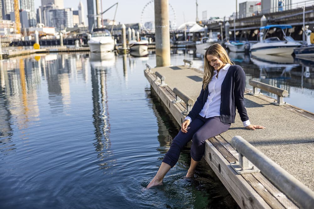 Oakville Cardigan Women, På modell 1