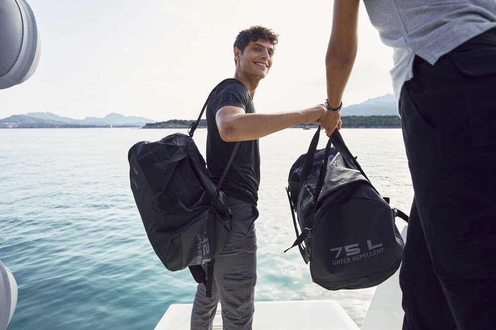 2-in-1 bag 75L, På modell 1