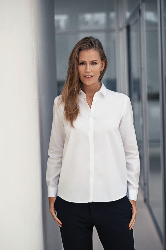 GB01 Twill Relaxed Woman, På modell 3