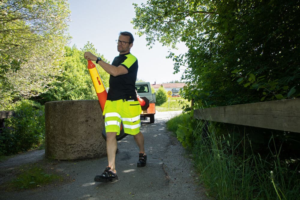 6575 Shorts Stretch EN ISO 20471 Kl 2/1, På modell 5