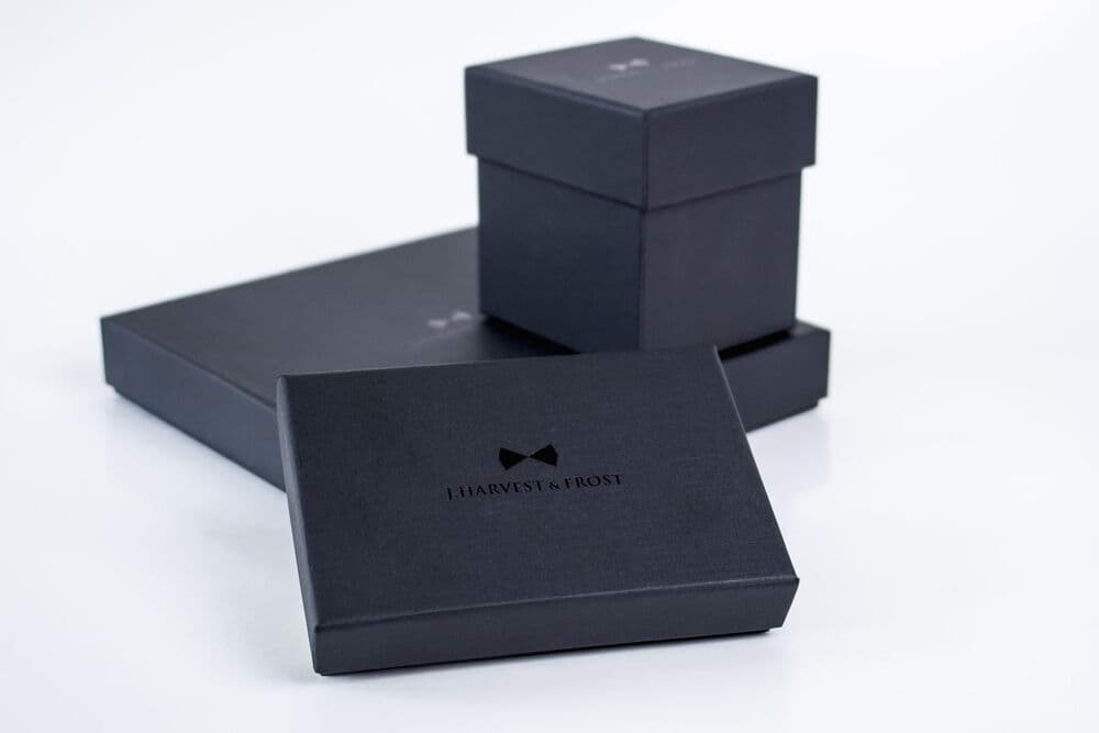 Giftbox Solid Hankie & Lapel Pin, På modell 3