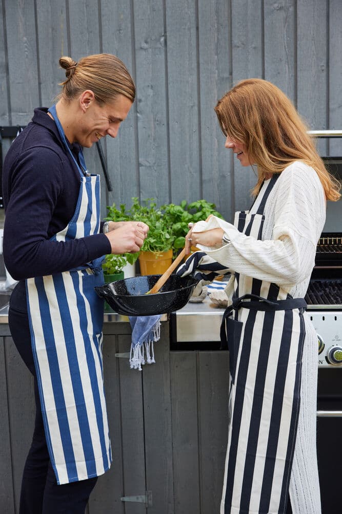 Aron Forkle Med Grillvott, Blå/Hvit, På modell 2