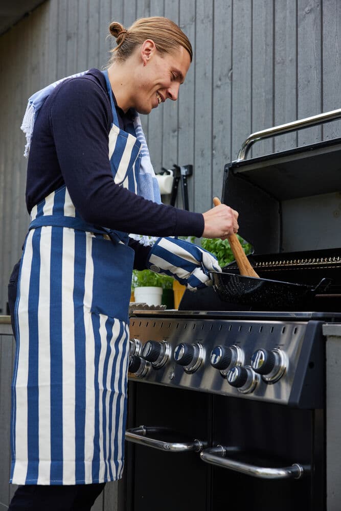 Aron Forkle Med Grillvott, Blå/Hvit, På modell 4