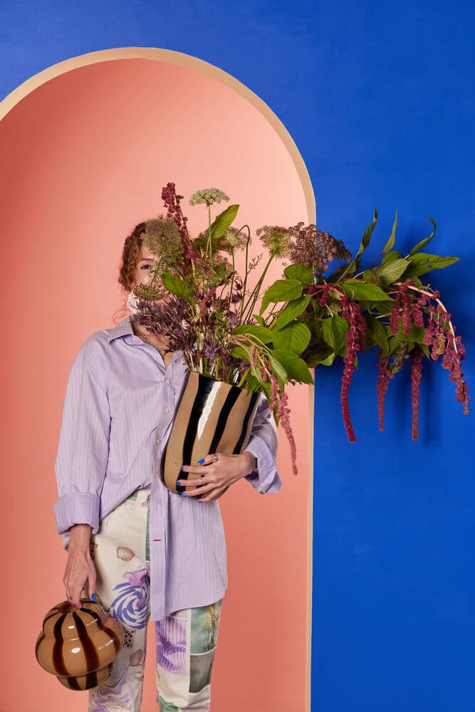 Vase Curlie, Brun/beige, På modell 1
