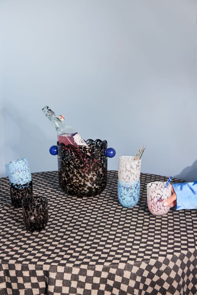 Vase/Vinkjøler Messy, På modell 4
