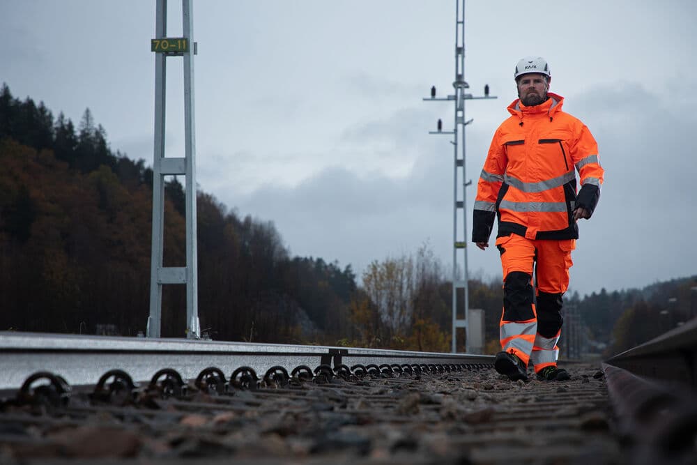 6440 Skalljakke EN ISO 20471 Kl 3, På modell 4
