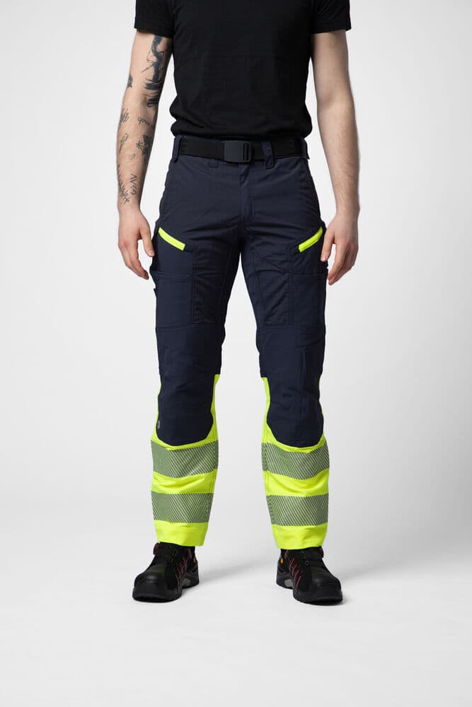 6528 Servicebukse Stretch EN ISO 20471 Kl 1, På modell 3