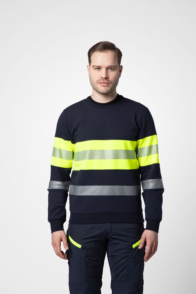 6129 Sweatshirt EN ISO 20471 Kl 1, På modell 1