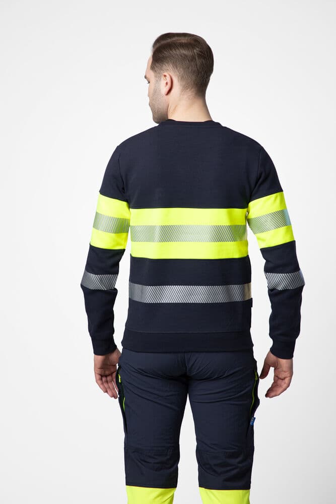 6129 Sweatshirt EN ISO 20471 Kl 1, På modell 2