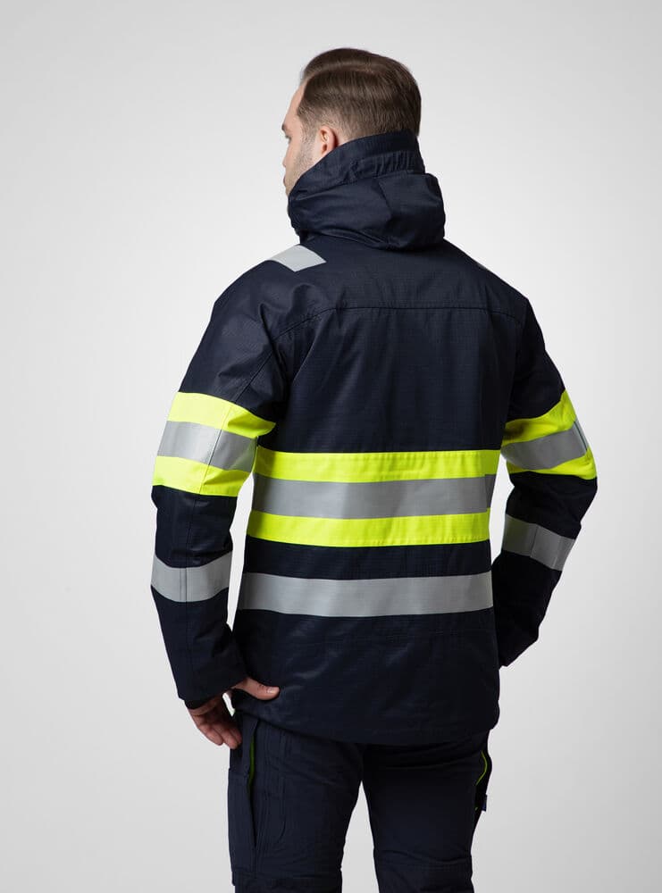 6454 Funksjonsjakke EN ISO 20471 Klasse 1, På modell 3