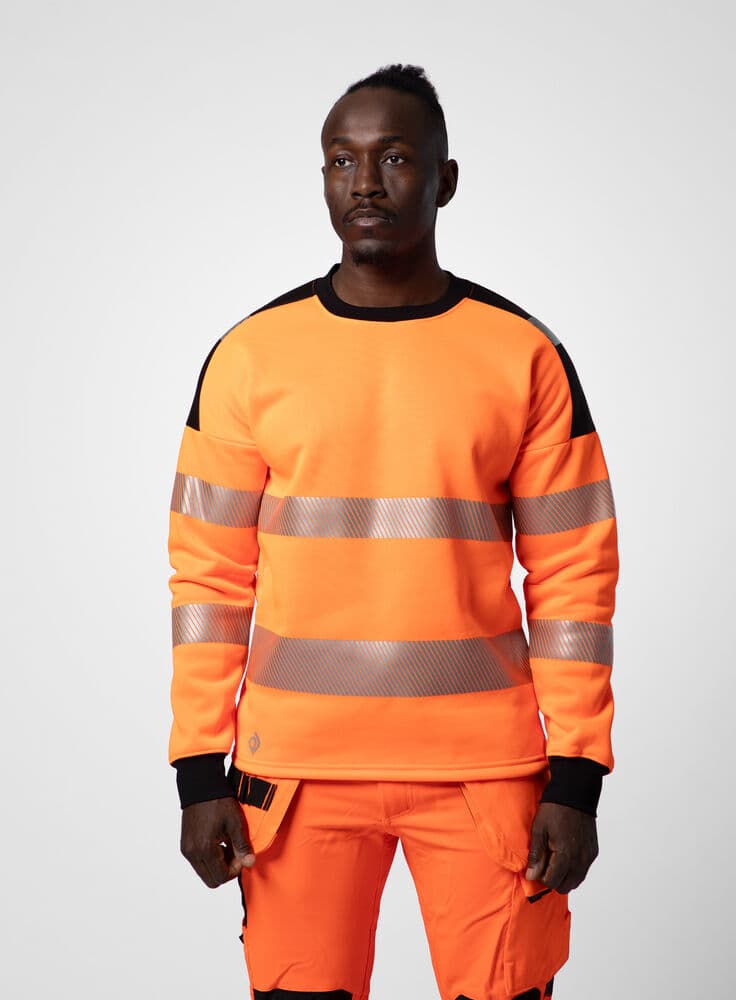 6108 Sweatshirt EN ISO 20471 Kl 3/2, På modell 1