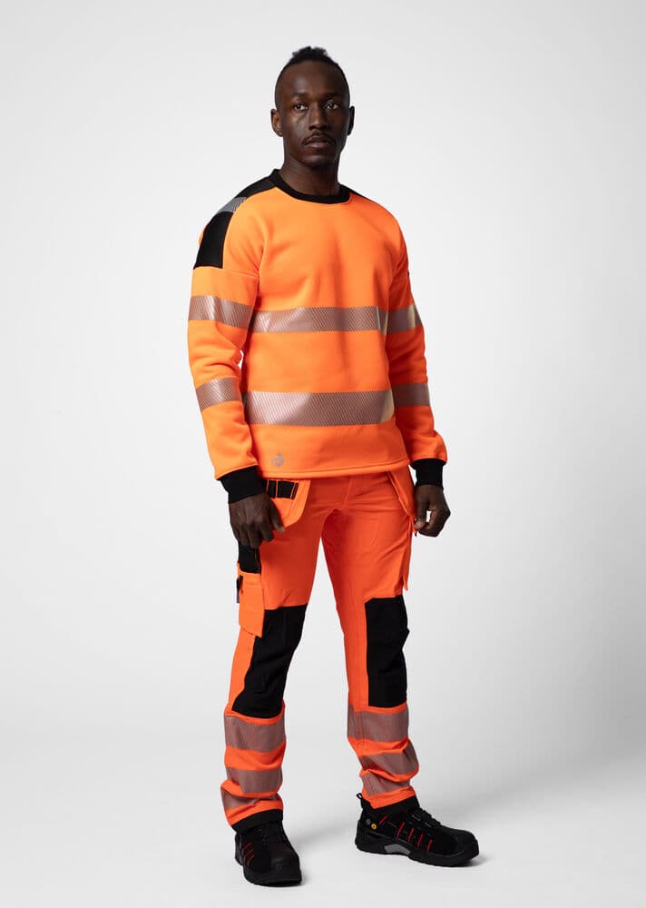 6108 Sweatshirt EN ISO 20471 Kl 3/2, På modell 3