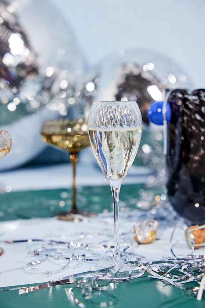 Champagneglass Opacity, 2-pack, På modell 3