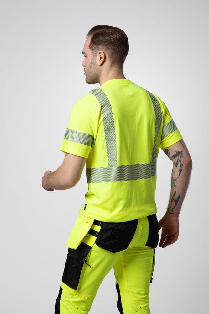 6013 T-shirt EN ISO 20471 Kl 3/2, På modell 2