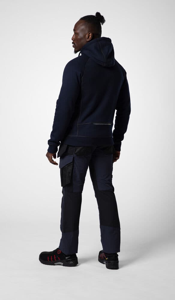 2130 Sweatshirt, På modell 2