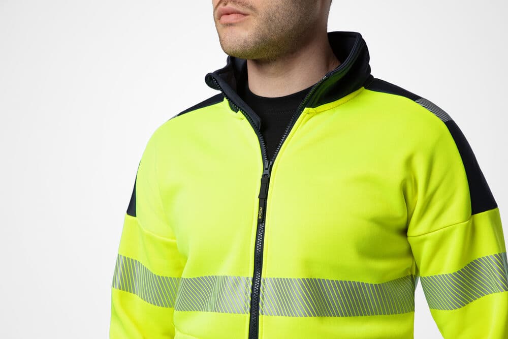 6109 Sweatshirt EN ISO 20471 Kl 3/2, På modell 3