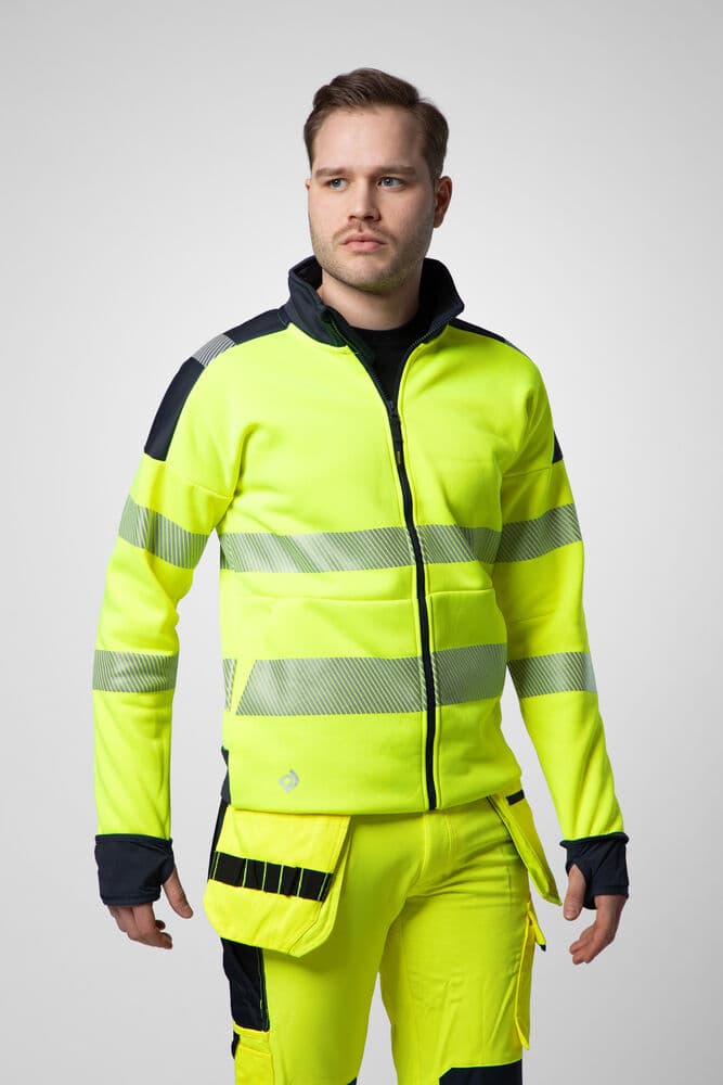 6109 Sweatshirt EN ISO 20471 Kl 3/2, På modell 1