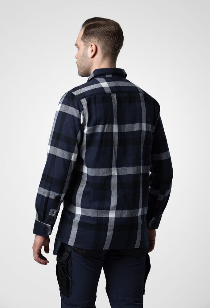 5212 Flanellskjorte, På modell 2