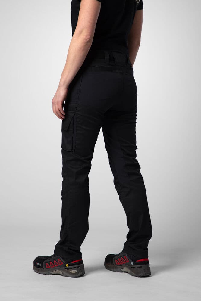 2553 Servicebukse Stretch Dame, På modell 2