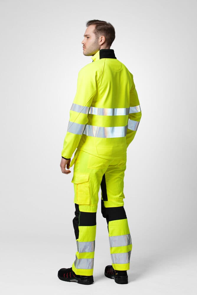 6570 Håndverksbukse Stretch EN ISO 20471 Kl 2, På modell 4