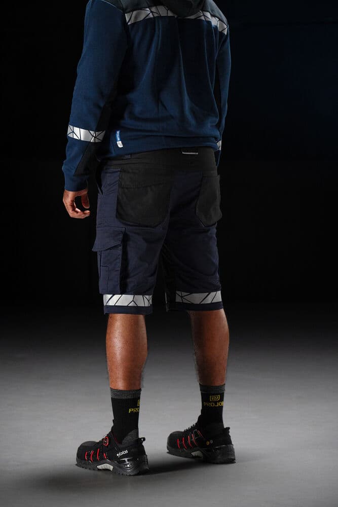 7510 Shorts, På modell 1